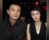 马伊琍女儿在别墅庆生，17岁文君竹颜值赶超妈妈，整完牙更像文章！