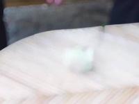 陈星旭西装休闲造型引热议，颜值与手部细节吸睛