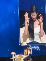 嗷呜嗷呜吃一口