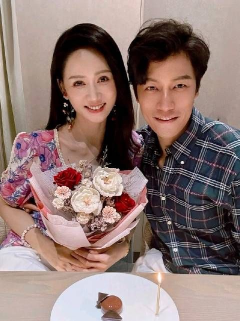 陈乔恩Alan庆祝在一起6周年,夫妻俩餐厅约会,好恩爱般配