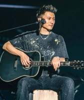 锋菲又撒糖！谢霆锋吉他惊现王菲同款纹身图案