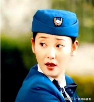 被王志文赶出门？嫁给冯小刚不生育？如今再看，她不是窝囊是清醒