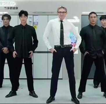 法拉利裁判也来扫腿舞！