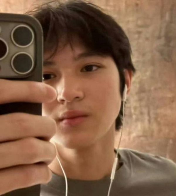 袁咏仪儿子颜值好高。