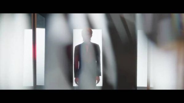 敖瑞鹏银发造型亮相《不二之臣》单人预告