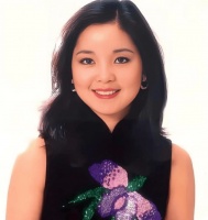 1995年，邓丽君突然病逝，母亲赵素桂平静地说：丽君走得是时候