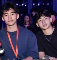 张柏芝罕见晒出二儿子近照，炫酷打扮很时尚，模样长相很像谢霆锋