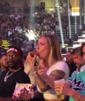 黑哥们简直不敢相信自己的眼睛