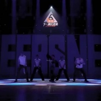 李斯丹妮舞步传情震撼观众