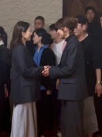 高圆圆与苏菲玛索亲密互动引热议