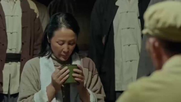 月上:儿子当兵失联,母亲去部队询问,岂料他竟成了主席警卫员!