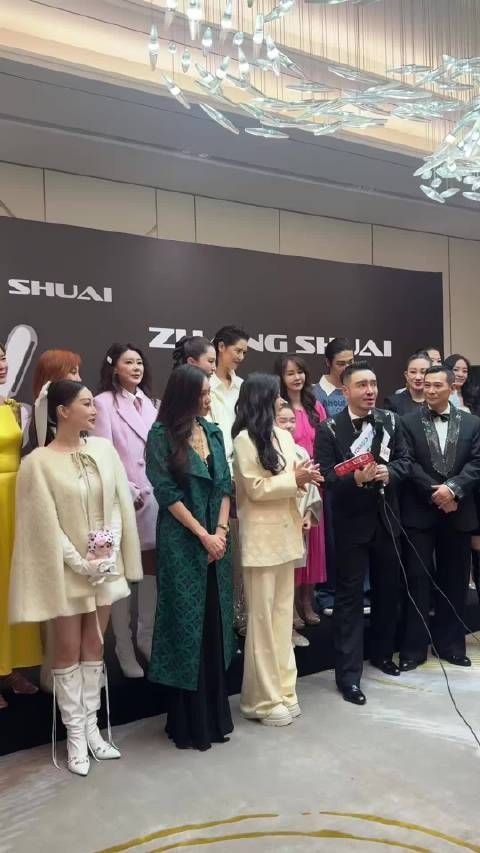 董璇回应女儿小酒窝改口叫张维伊爸爸