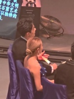 肖战你咋还玩上应援棒了