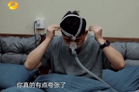 黄磊节目中健康状况引担忧！需戴呼吸机入睡，曾因心脏病突发送医