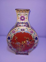 清雅之极，御窑之巅：雍正年制珐琅彩描金花鸟纹扁瓶艺术与价值探析