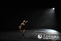 身体为媒，诗意为引：现代舞《抬头明亮，那时光》连接古今情思