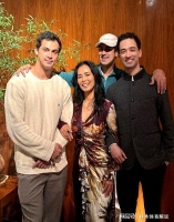 62岁韦唯生日，三个帅气儿子回豪宅为她庆生，如今个个是她的骄傲