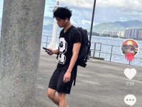 谢霆锋大儿子被夸赞很有礼貌，张柏芝穿秋装现身重庆，出现水桶腰