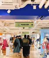 戚薇夫妇带儿子巴黎逛街，李承铉180高个，圆寸素颜仍帅的很突出