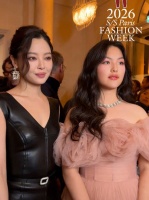 辛芷蕾王诗龄RV秀场合影