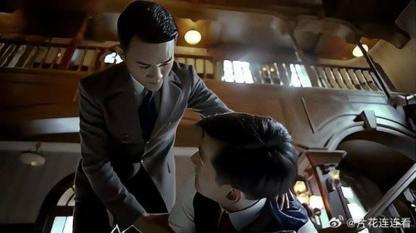 明楼假装打明台，没想到桂姨过来成真打，明台疼得嗷嗷叫