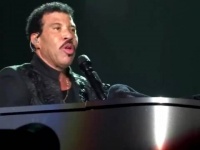 “经典就是经典，一开口就回到了那个年代”