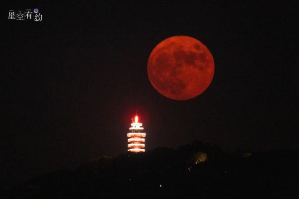   2022年9月10日，在重庆渝中区拍摄的中秋月。（戴建峰 摄）