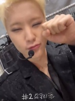 SEVENTEEN权顺荣发粘糊视频问候克拉