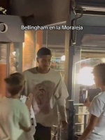 昨天赛后和丹尼斯、阿什琳去餐厅吃饭️