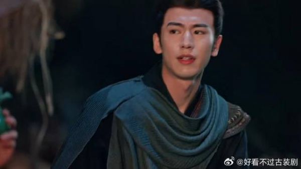 下属不懂眼色,丢脸的是领导,我屁股没事,我是脚伤了
