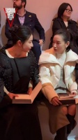 郭晶晶董洁巴黎时装周同框 两位在聊什么好有气质