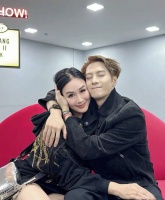 钟丽缇晒与王嘉尔贴脸亲密照 坦言至今仍在回味