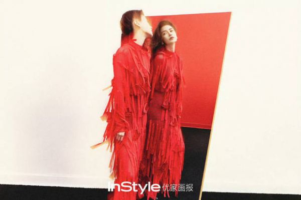 杨颖侧颜绝美。