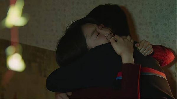 新的一年即将到来,井柏然给出姑娘承诺,姑娘愣住了