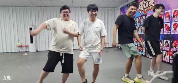 这扫腿舞有点变态了！