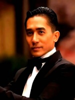 梁朝伟刘嘉玲异国婚姻35年，每月共度一周逛书店