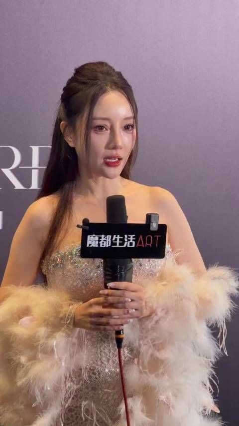 李小璐眼睛是重新做了双眼皮吗?