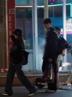 狗仔曝的恋爱男女明星竟然是！还拍到了两人一起逛街（开玩笑）