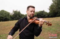 浙江杭州：费城交响乐团在良渚古城遗址演绎《梁祝》