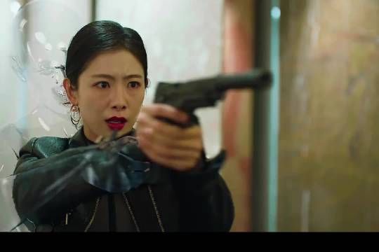妙龄少女总觉得被人偷窥,是幻觉?还是遇到了传说中的隐形人!