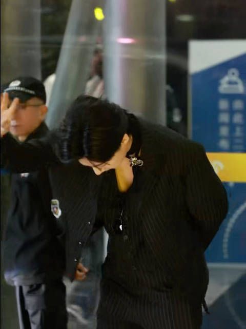 帅宁下班啦!蛙趣蛙趣蛙趣…这领口开的可以 太特么帅啦