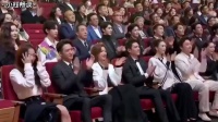 于和伟上台领奖，导演组放出“蹦迪”名场面，台下大佬直接笑翻