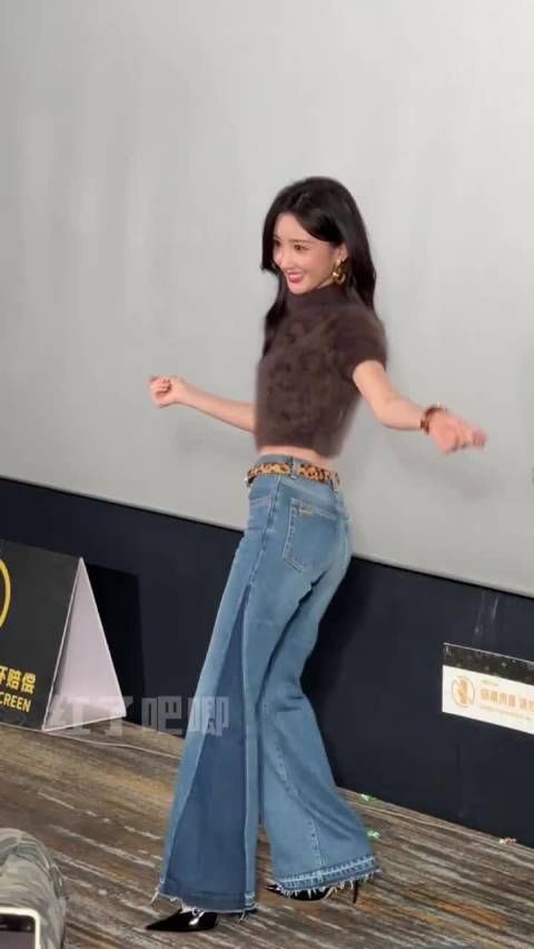 毛晓彤追剧团跳Angel,学的好快啊,一遍就学会了,跳的好温柔啊