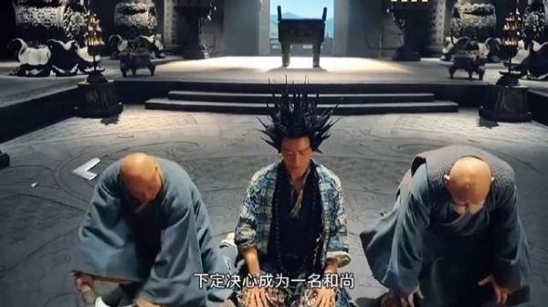 男子头发坚如钢铁,用斧头砍都砍不断!