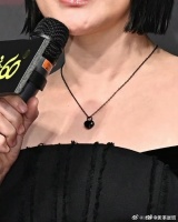 小S金钟奖造型暗藏姐妹深情，佩戴大S骨灰项链领奖