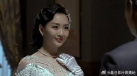 明楼正要亲 不料房门突然打开，明楼吓得立马掏出枪