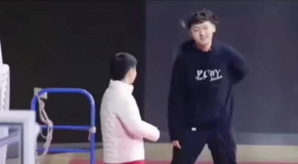 21岁的孙颖莎和王晨策,那时的孙颖莎萌萌哒,王晨策也挺帅!