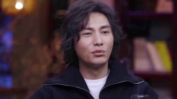 47岁陈坤被曝疑又有俩儿子,一家人一起逛街游玩,互动画面超温馨