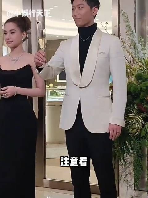 何超莲带窦骁参加活动,窦骁一细节暴露感情,真不真爱一目了然