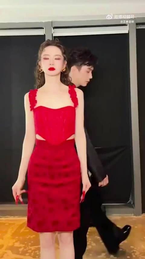 戚薇问李承铉妆造评价,李承铉直言想回房间